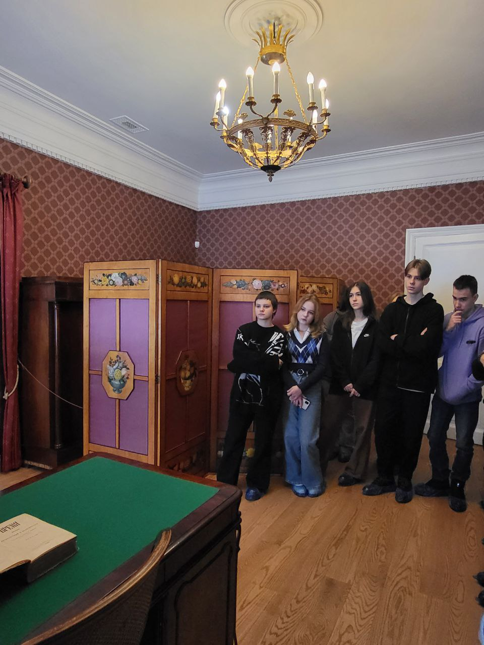 Учащиеся 9Б,Г,Д,З были  на экскурсии в доме - музее И.С.Тургенева  Спасское -Лутовиново.
