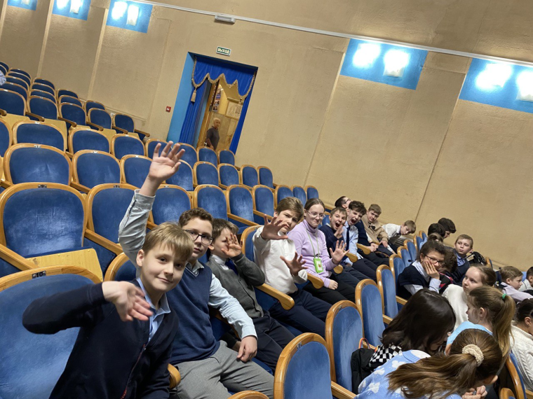 Пятые классы посетили ТЮЗ спектакль «Муму».