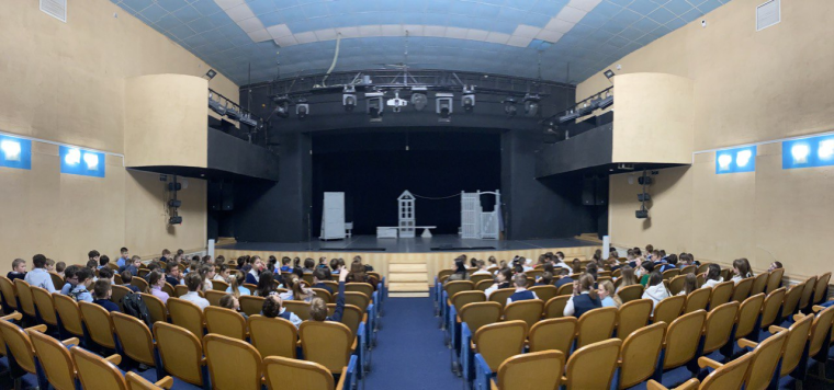 Пятые классы посетили ТЮЗ спектакль «Муму».
