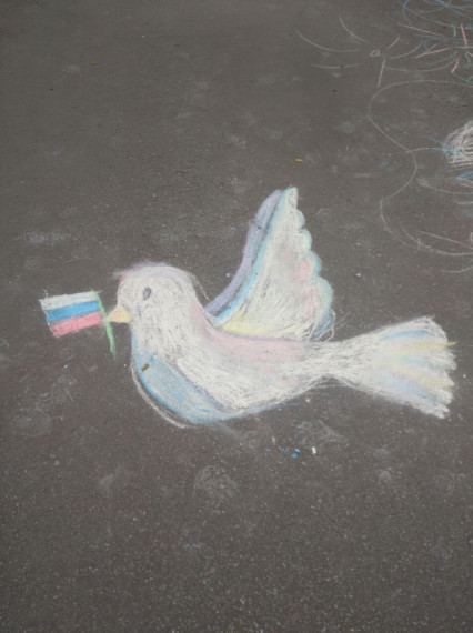 &quot;Дети рисуют Россию&quot;: рисунки на асфальте, приуроченные ко Дню России.