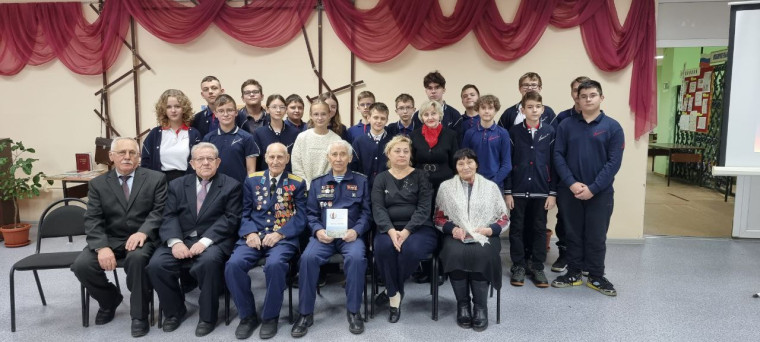 Встреча учащихся 7Ж класса с ветеранами Великой Отечественной войны в библиотеке.