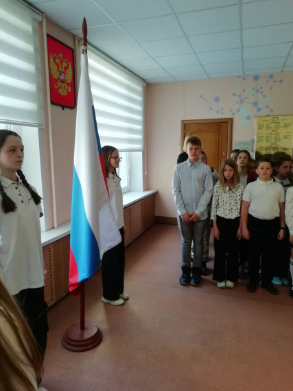 Церемония установки Государственного флага РФ.